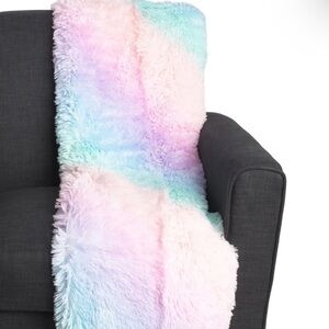 MAGGIE & ZOE Ombre Rainbow Faux Fur Kid’s Throw